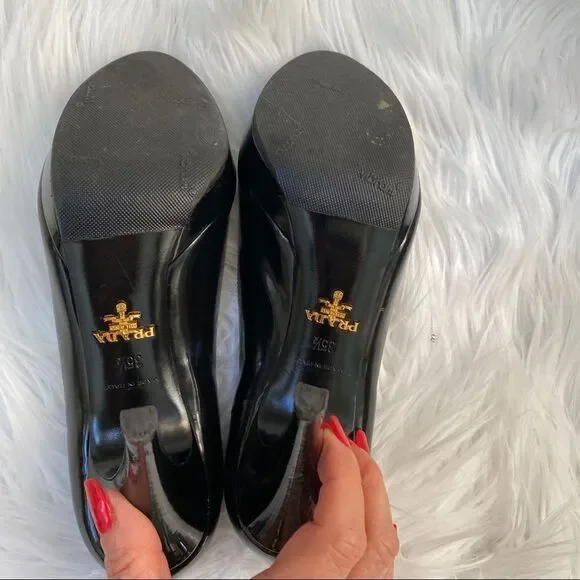 Prada patent leather peep toe blackpumps 5.5